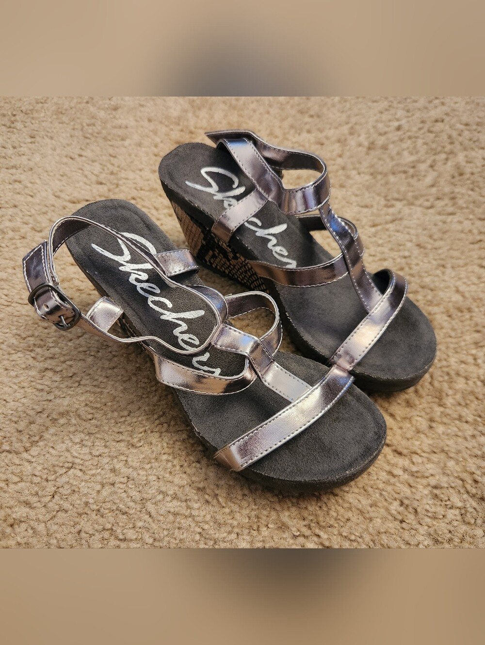 Womens Skechers Wedge Sandals Snakeskin Size 6 Strappy Grey